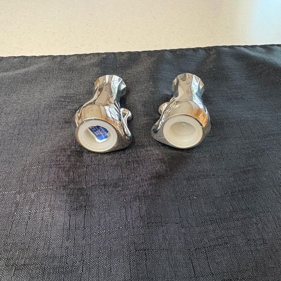 I rage William A. Roger’s Silver -Plated Salt and Pepper Shakers - Picture 6 of 6
